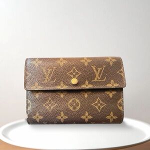 Louis Vuitton Brown international wallet